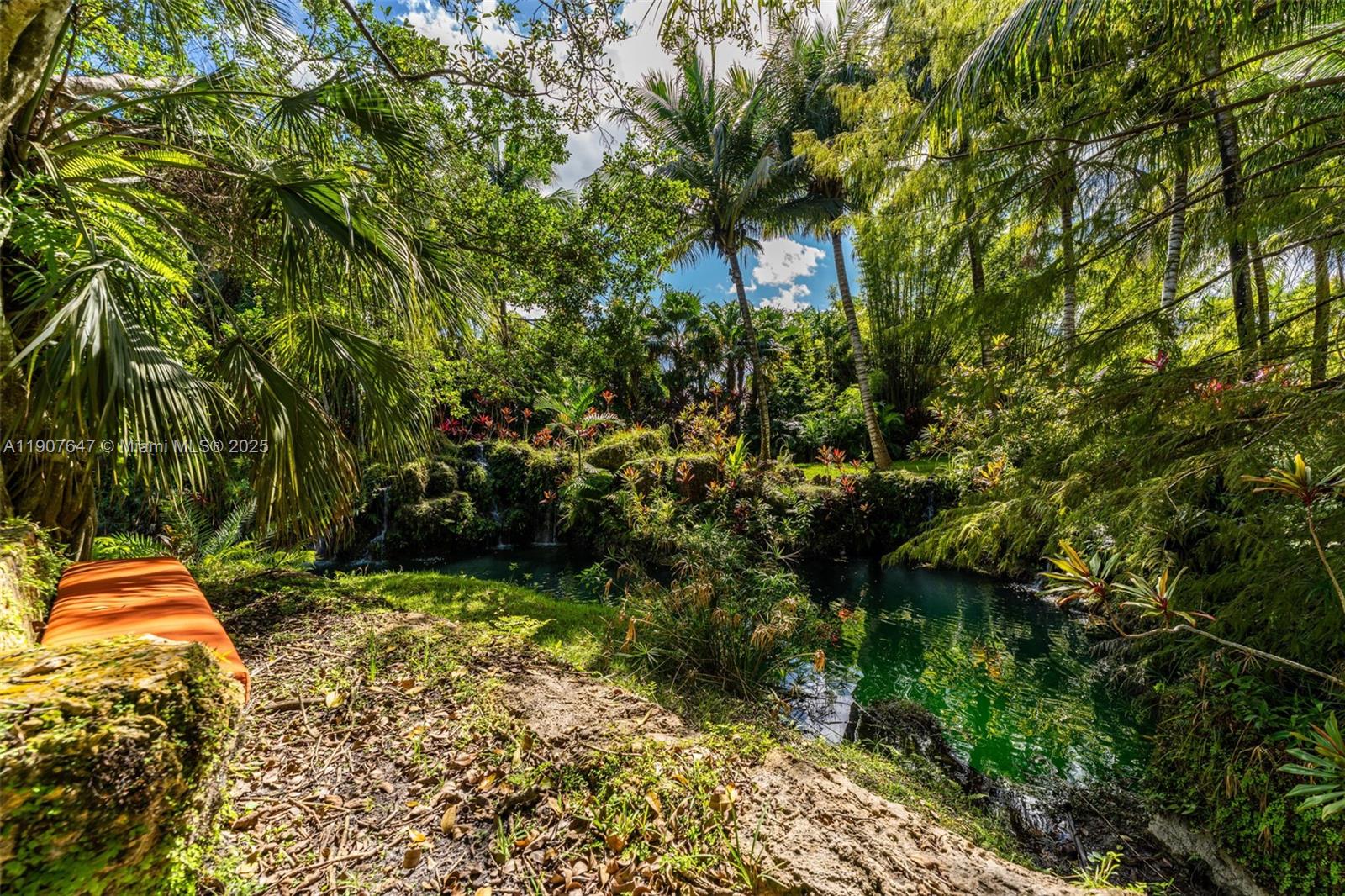 See details / sq. ft. $ 2025-11-04 0 Photo