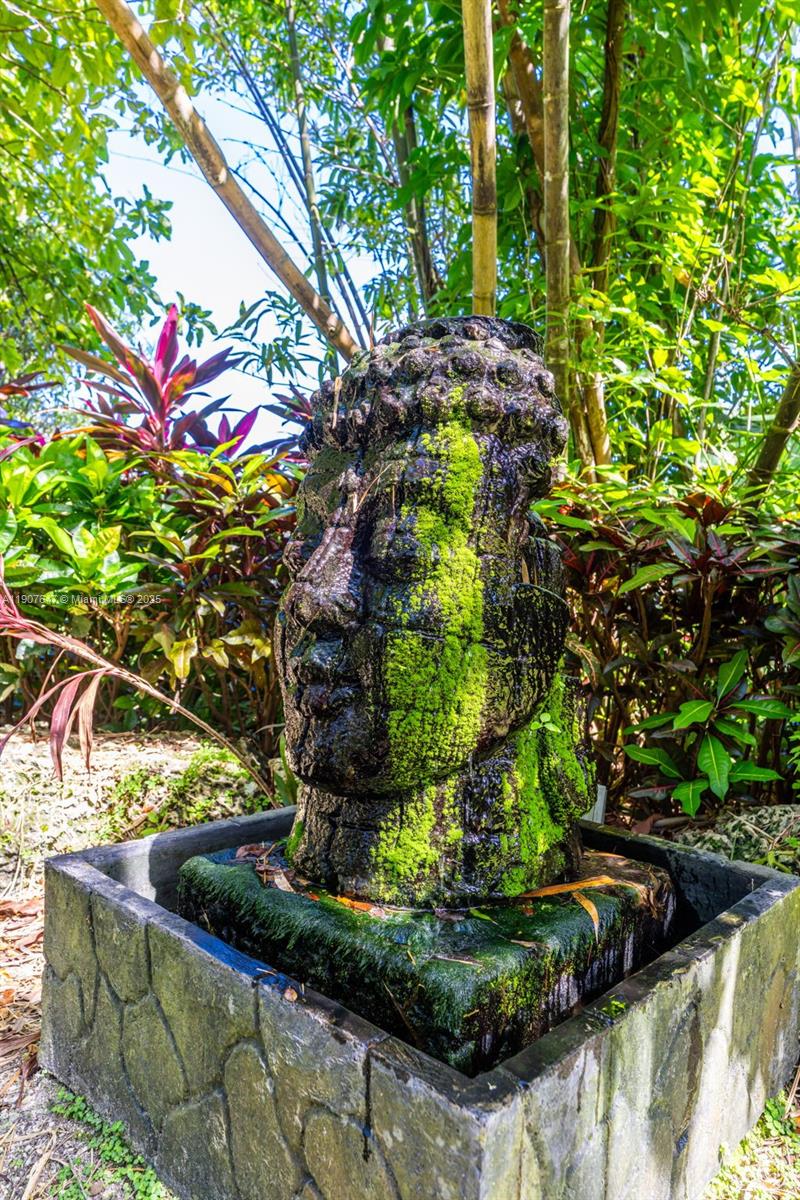 See details / sq. ft. $ 2025-11-04 0 Photo