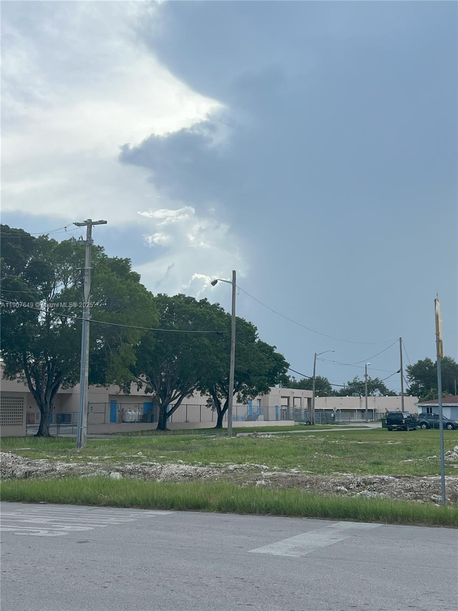   /   кв.футов $ 2025-11-04 0 Фото