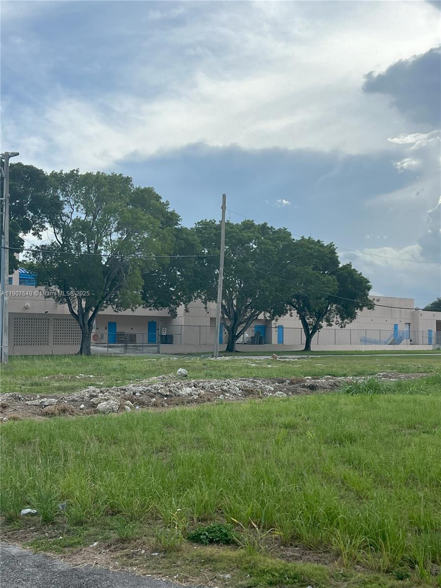   /   кв.футов $ 2025-11-04 0 Фото