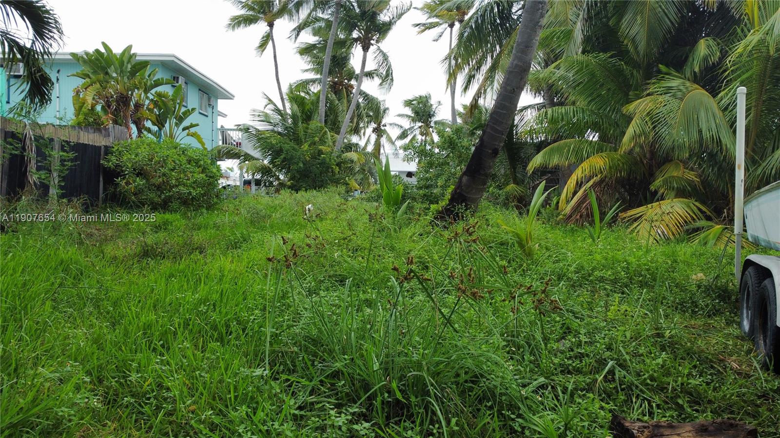   /   кв.футов $ 2025-11-04 0 Фото