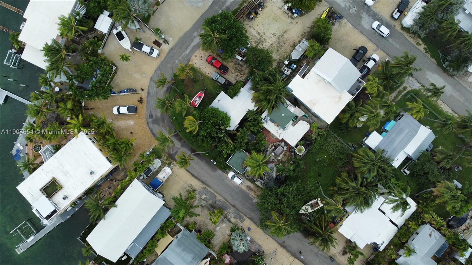   /   кв.футов $ 2025-11-04 0 Фото