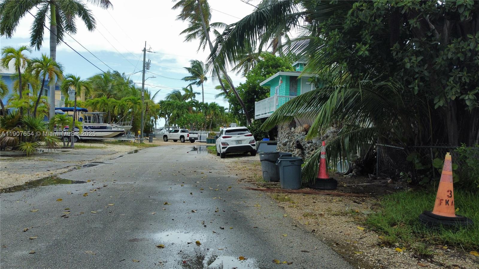   /   кв.футов $ 2025-11-04 0 Фото