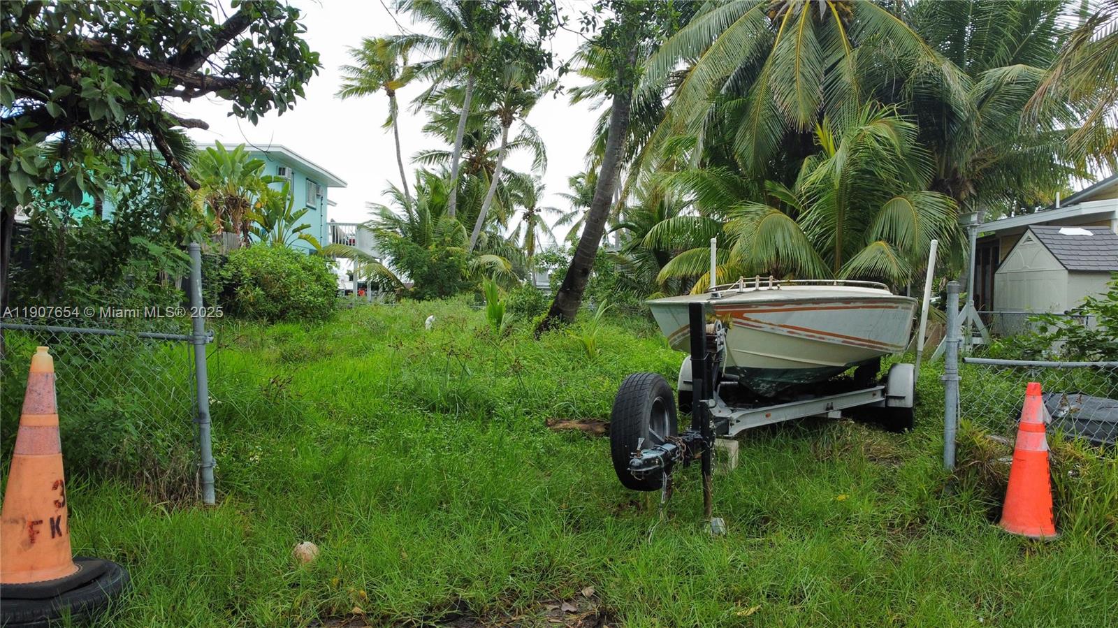   /   кв.футов $ 2025-11-04 0 Фото