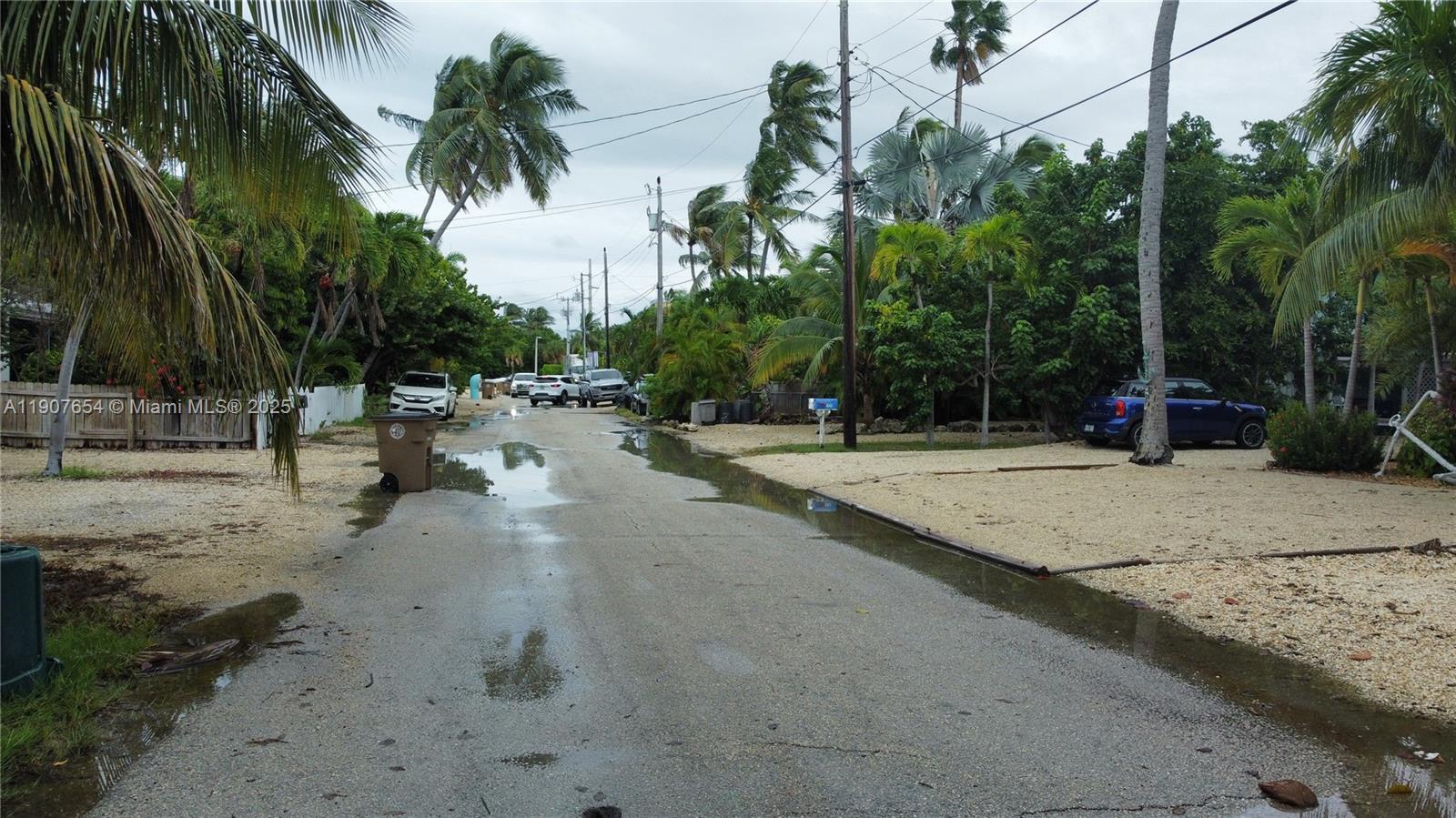   /   кв.футов $ 2025-11-04 0 Фото