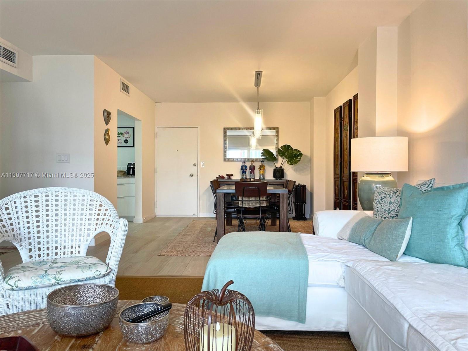 1123 2 / 2 1220 sq. ft. $ 2025-11-04 0 Photo