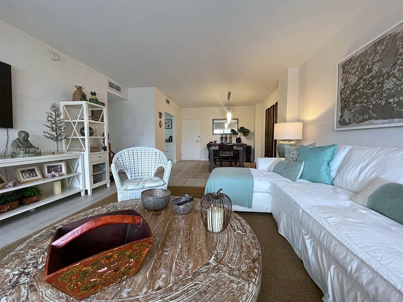 1123 2 / 2 1220 sq. ft. $ 2025-11-04 0 Photo