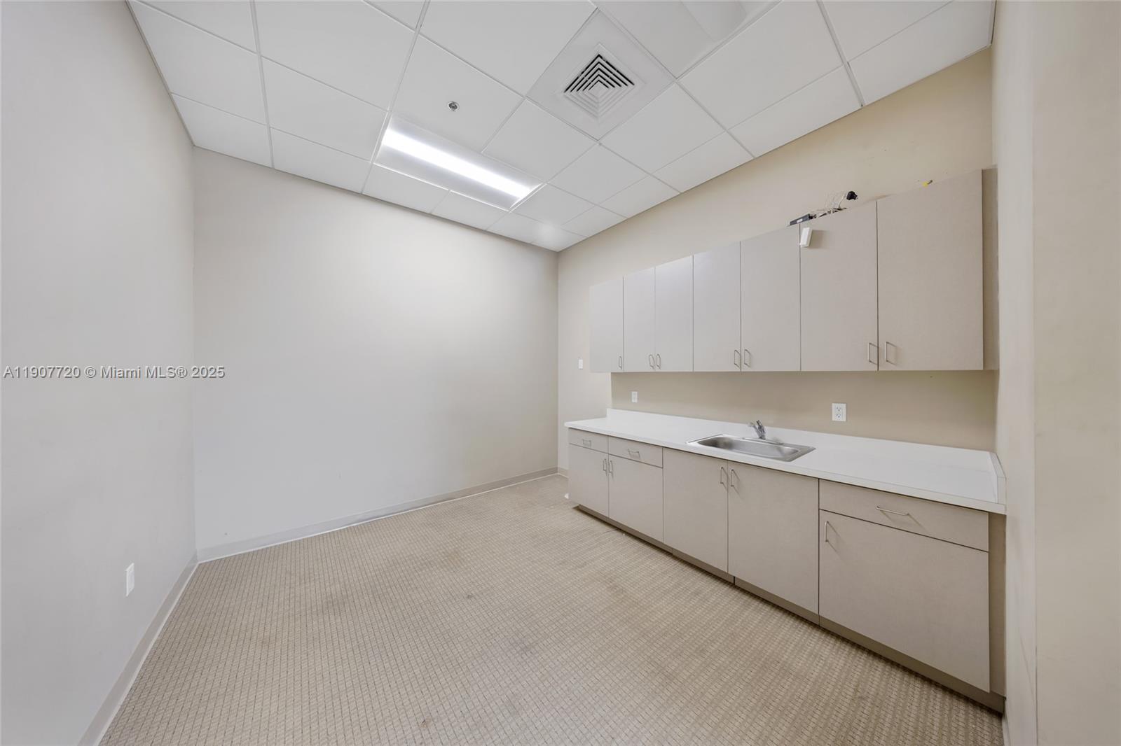 Ver detalles 4 / sq. ft. $ 2025-11-04 0 foto