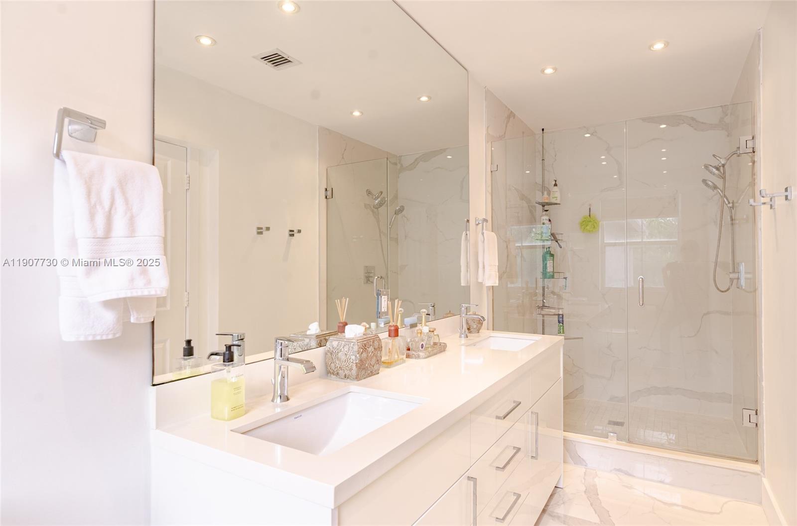 Photo of 1115 cherryapalm (1115), Hollywood, Florida, 33019 -