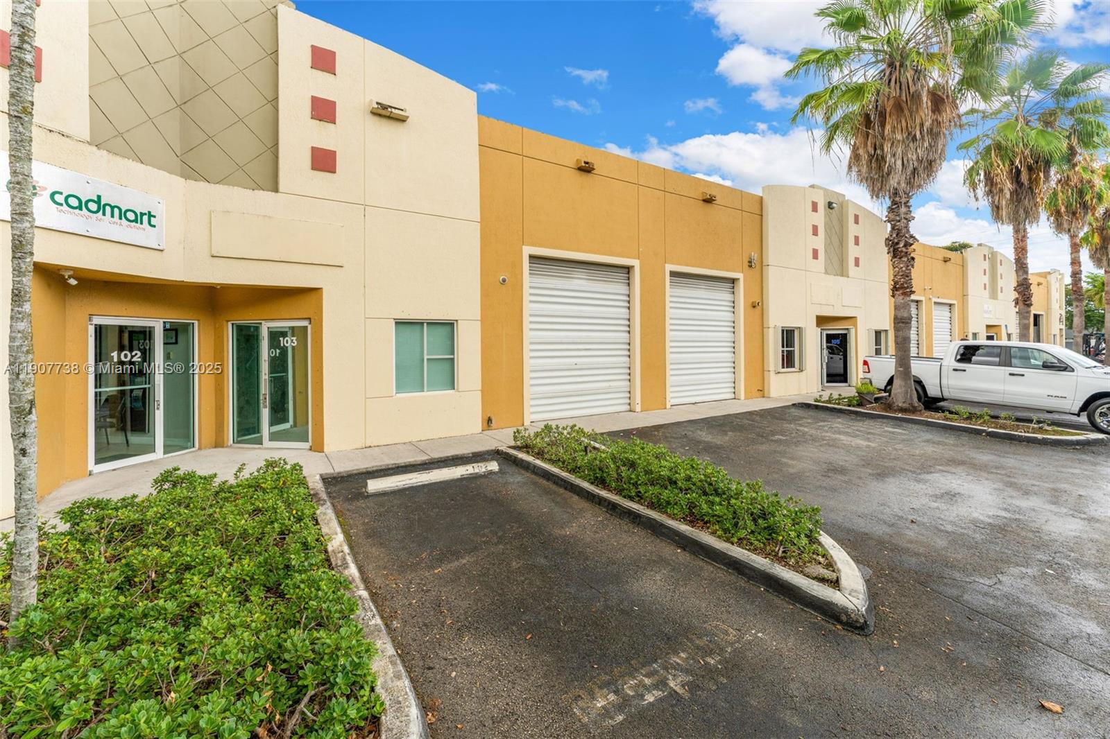 See details 3 / sq. ft. $ 2025-11-04 0 Photo