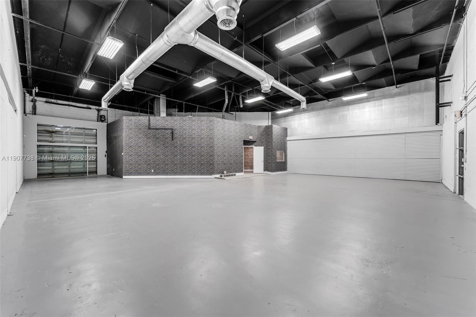 See details 3 / sq. ft. $ 2025-11-04 0 Photo