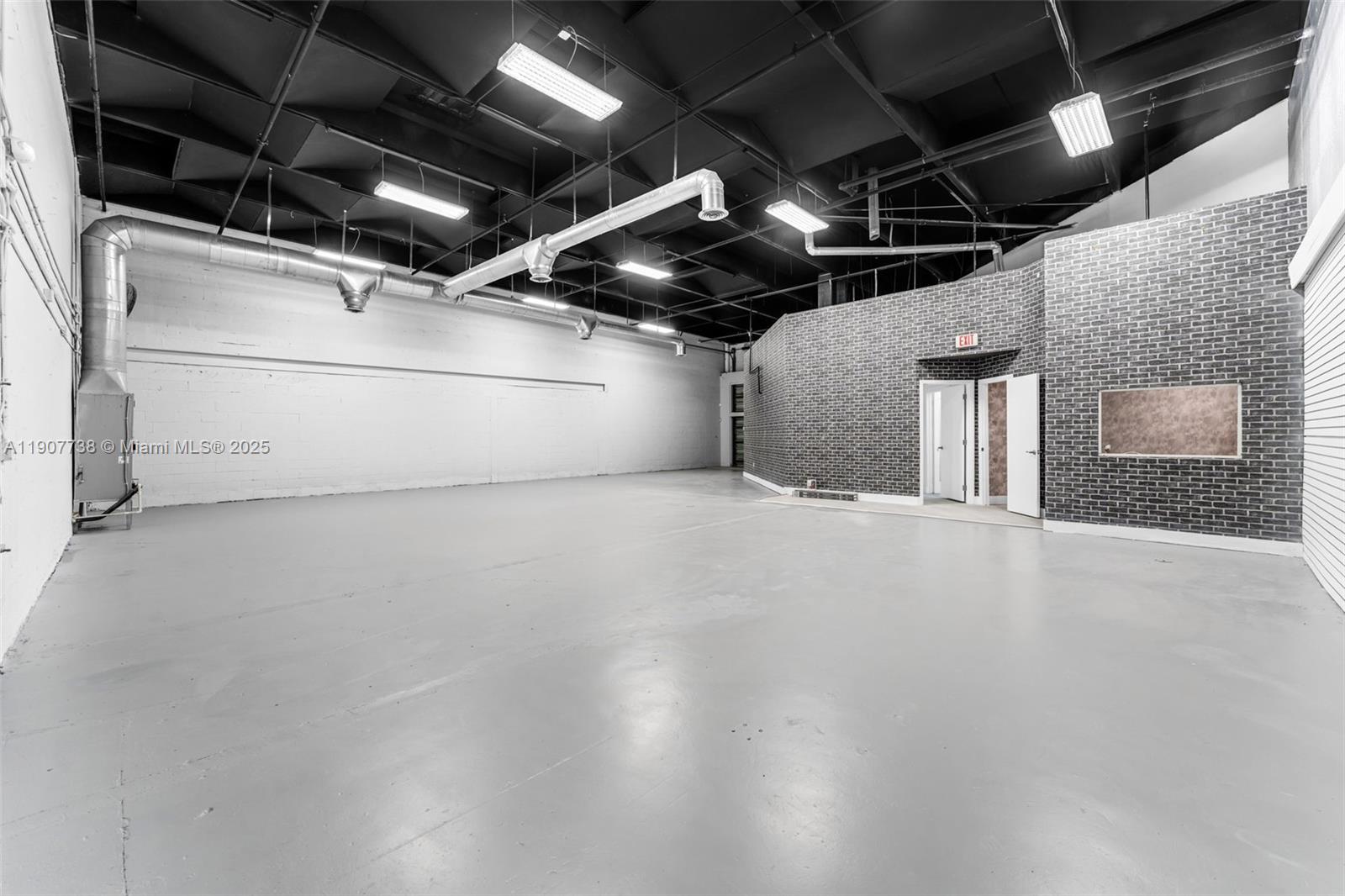 See details 3 / sq. ft. $ 2025-11-04 0 Photo