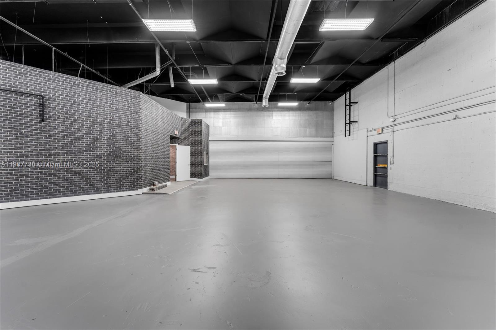 See details 3 / sq. ft. $ 2025-11-04 0 Photo