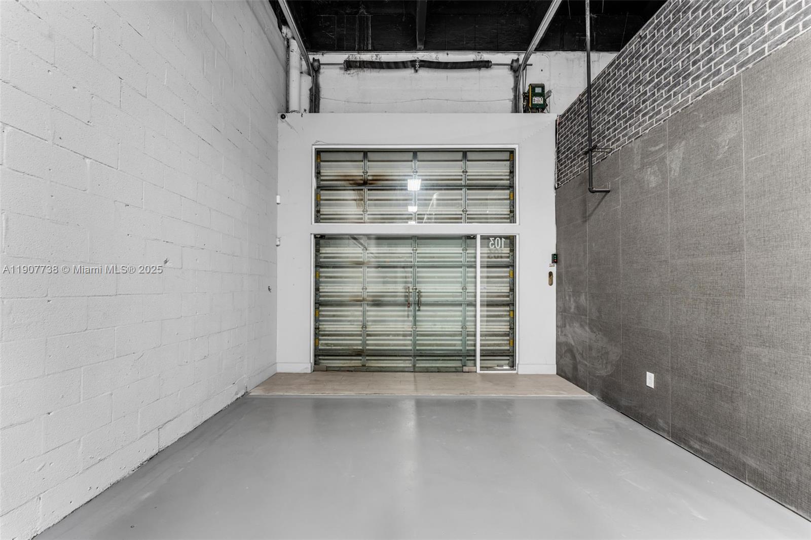 See details 3 / sq. ft. $ 2025-11-04 0 Photo