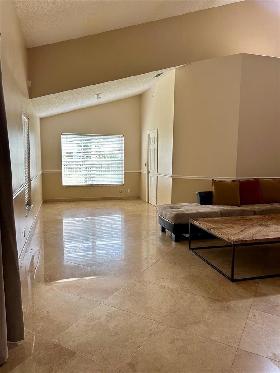 Ver detalles 6930 4 / 3 2014 sq. ft. $ 2026-06-14 0 foto
