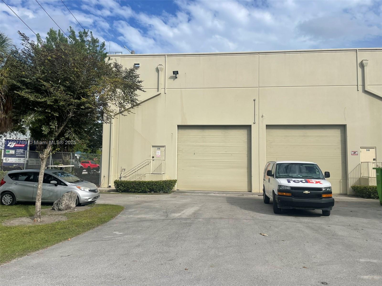 See details 250 / sq. ft. $ 2025-11-04 0 Photo