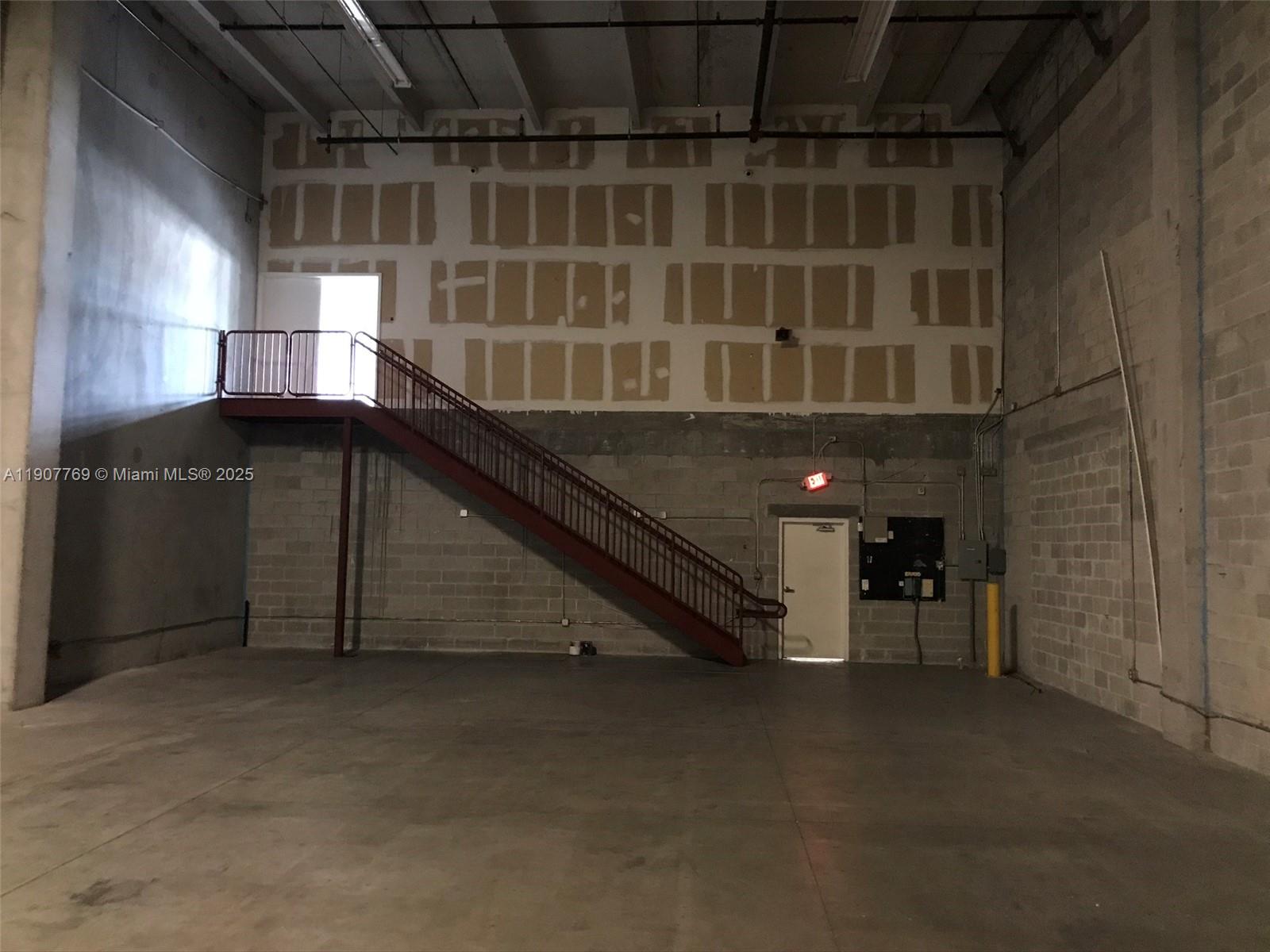 See details 250 / sq. ft. $ 2025-11-04 0 Photo