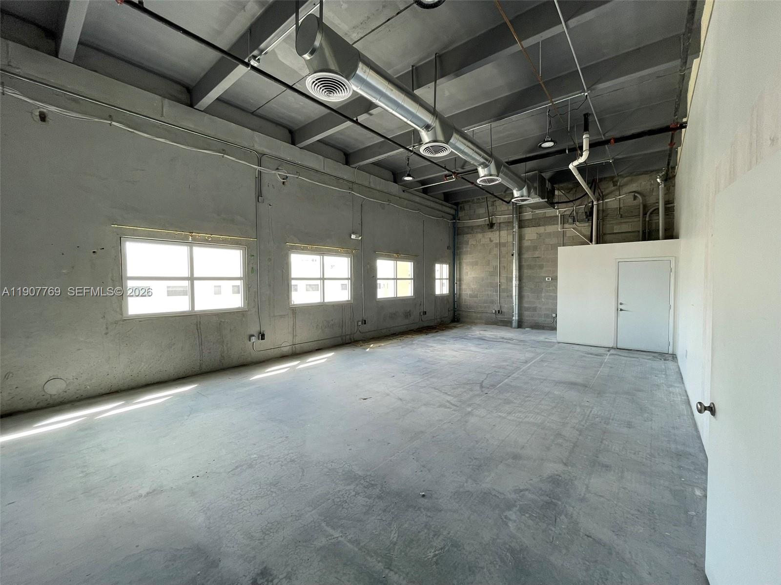 250  /   sq. ft. $ 2025-11-04 0 Photo