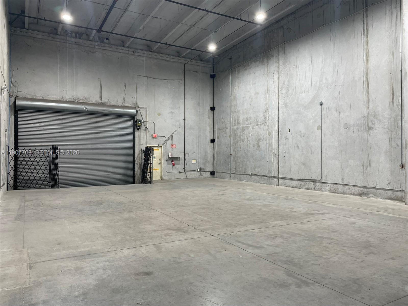 250  /   sq. ft. $ 2025-11-04 0 Photo