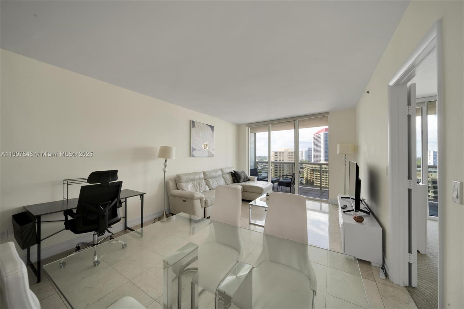 See details 1609 2 / 1 1086 sq. ft. $ 2025-11-04 0 Photo