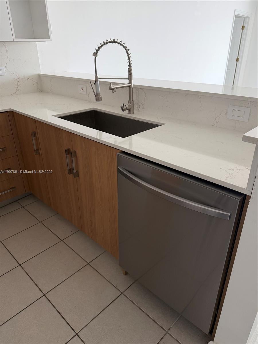 Photo of 140 Dixie Hwy  #807, Hollywood, Florida, 33020 - 