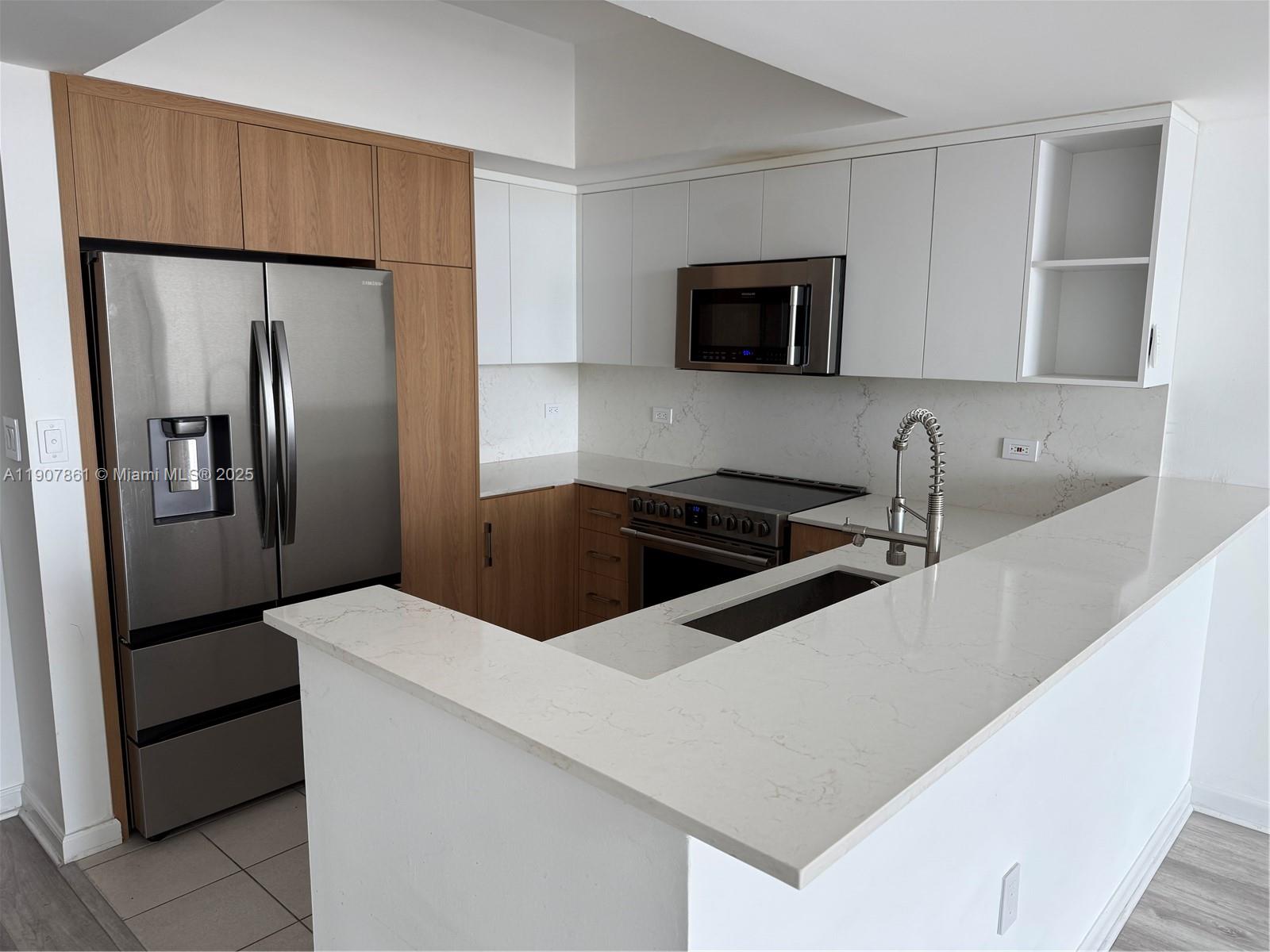 Photo of 140 Dixie Hwy  #807, Hollywood, Florida, 33020 - 