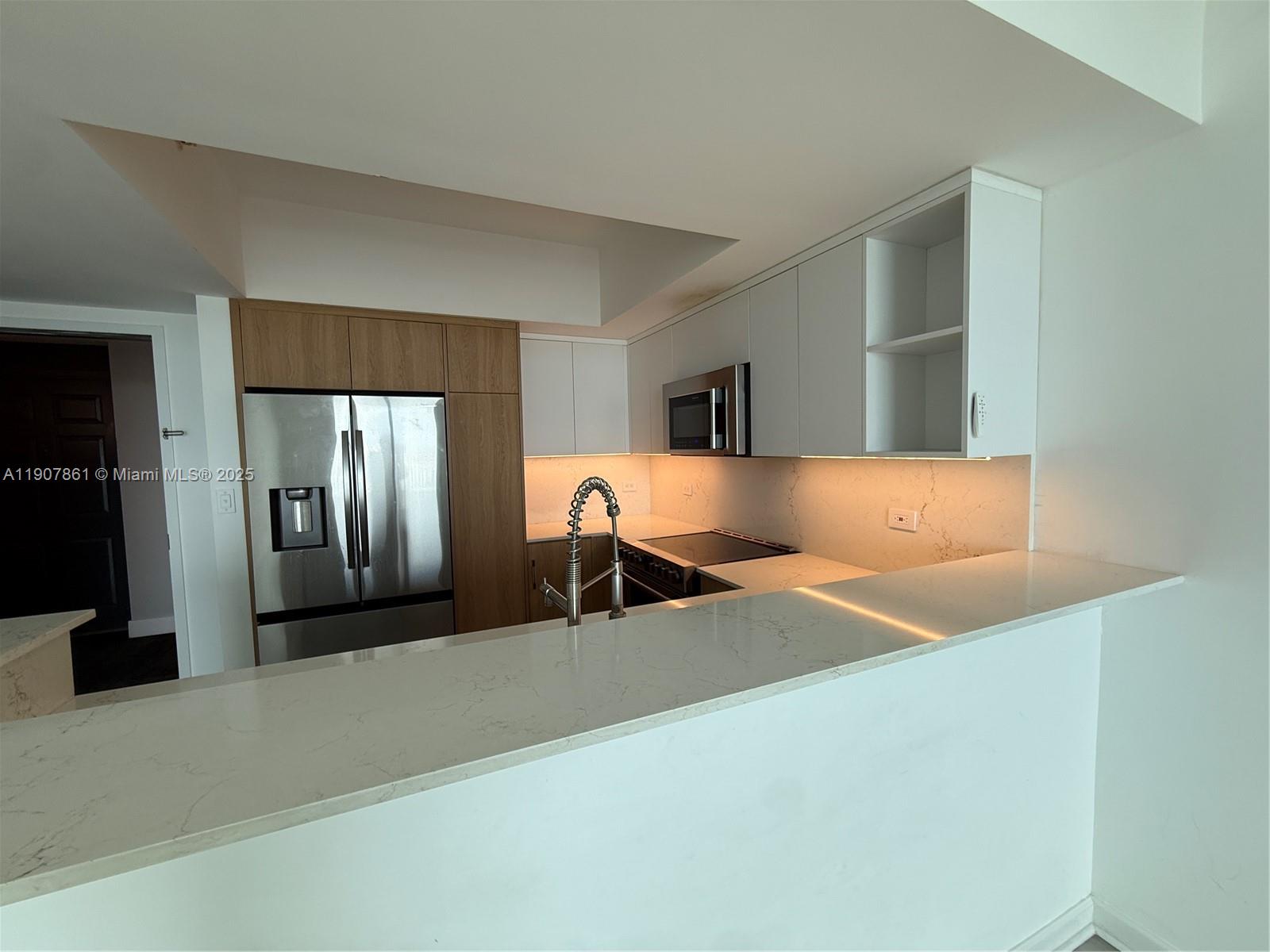 Photo of 140 Dixie Hwy  #807, Hollywood, Florida, 33020 - 