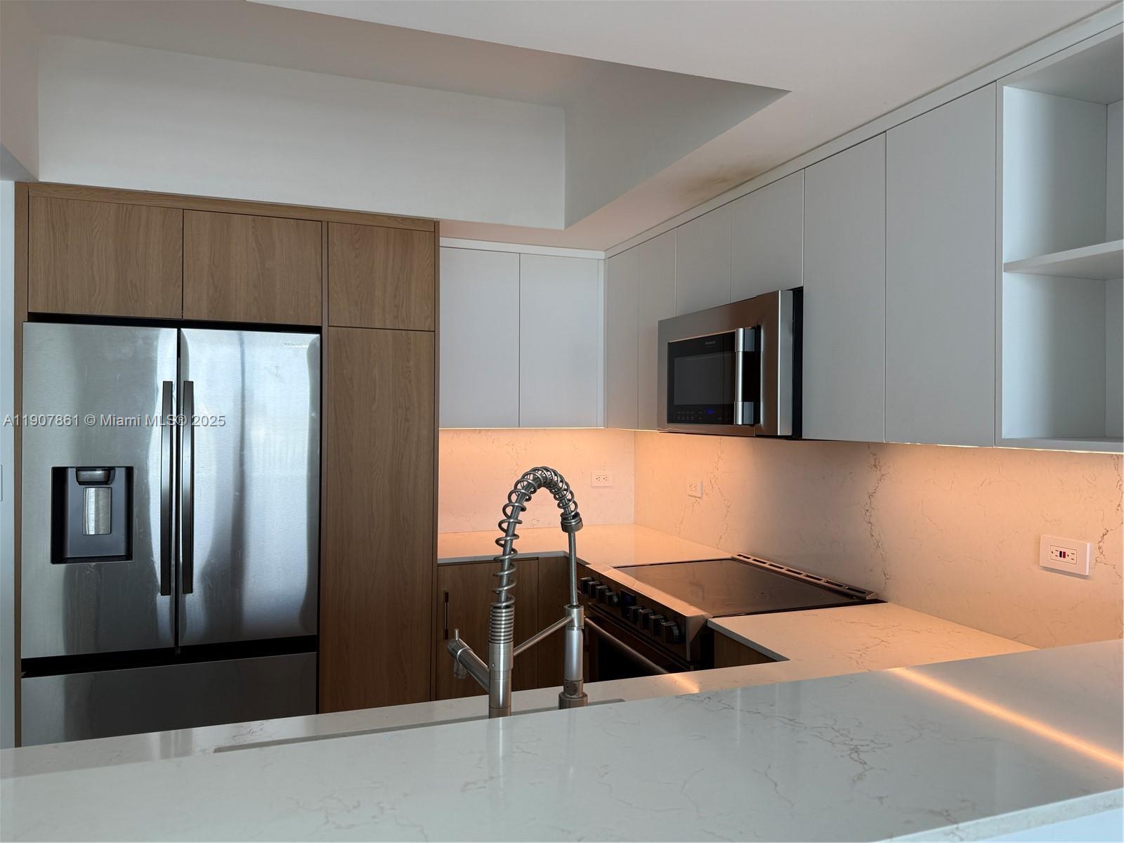 Photo of 140 Dixie Hwy  #807, Hollywood, Florida, 33020 - 