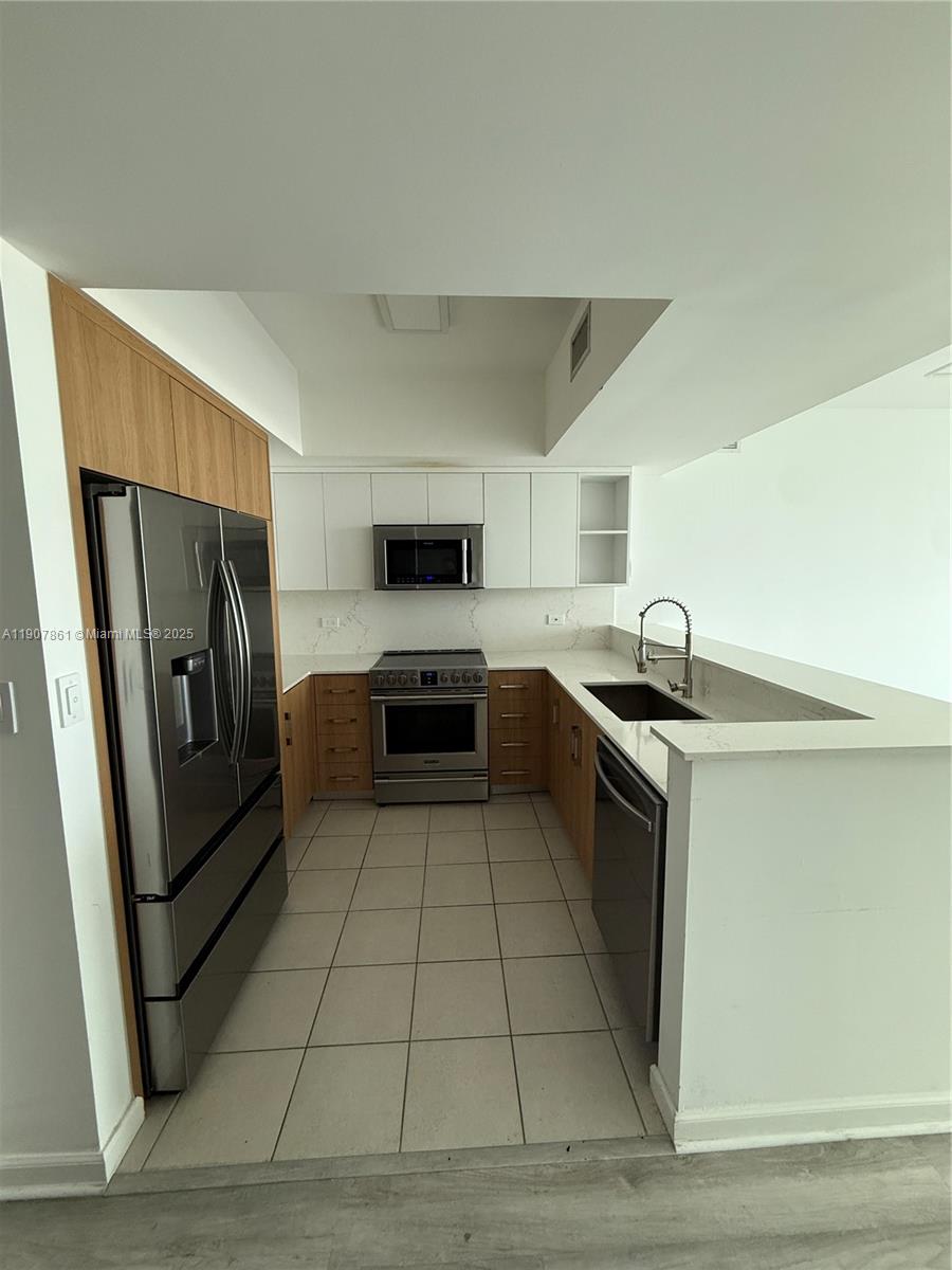 Photo of 140 Dixie Hwy  #807, Hollywood, Florida, 33020 - 