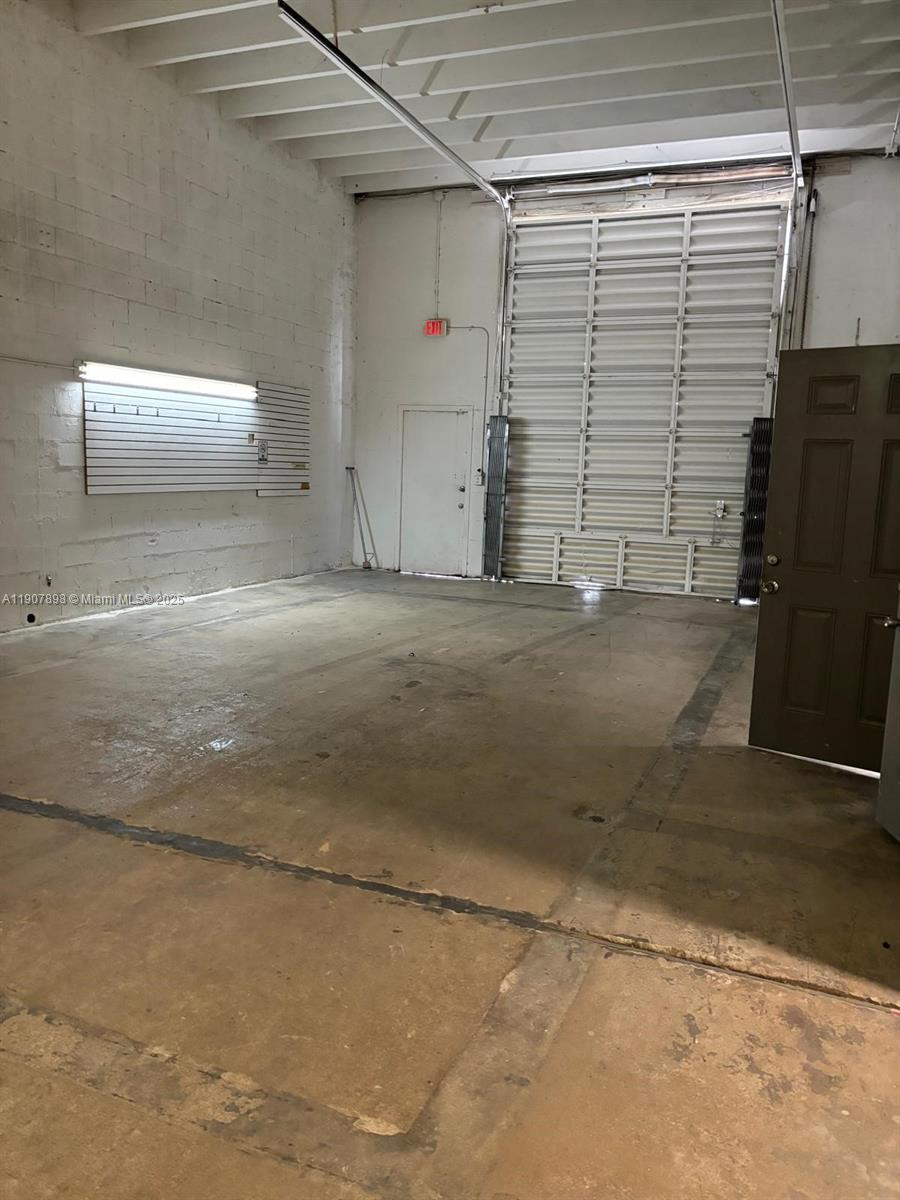 See details 6907 / sq. ft. $ 2025-11-04 0 Photo