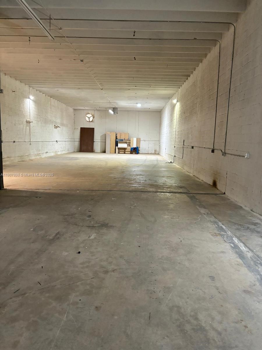 See details 6907 / sq. ft. $ 2025-11-04 0 Photo