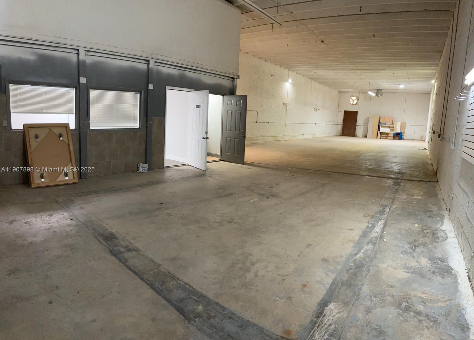 See details 6907 / sq. ft. $ 2025-11-04 0 Photo