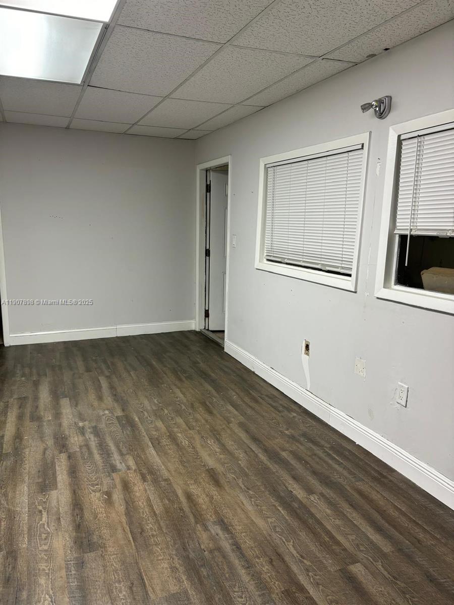 See details 6907 / sq. ft. $ 2025-11-04 0 Photo