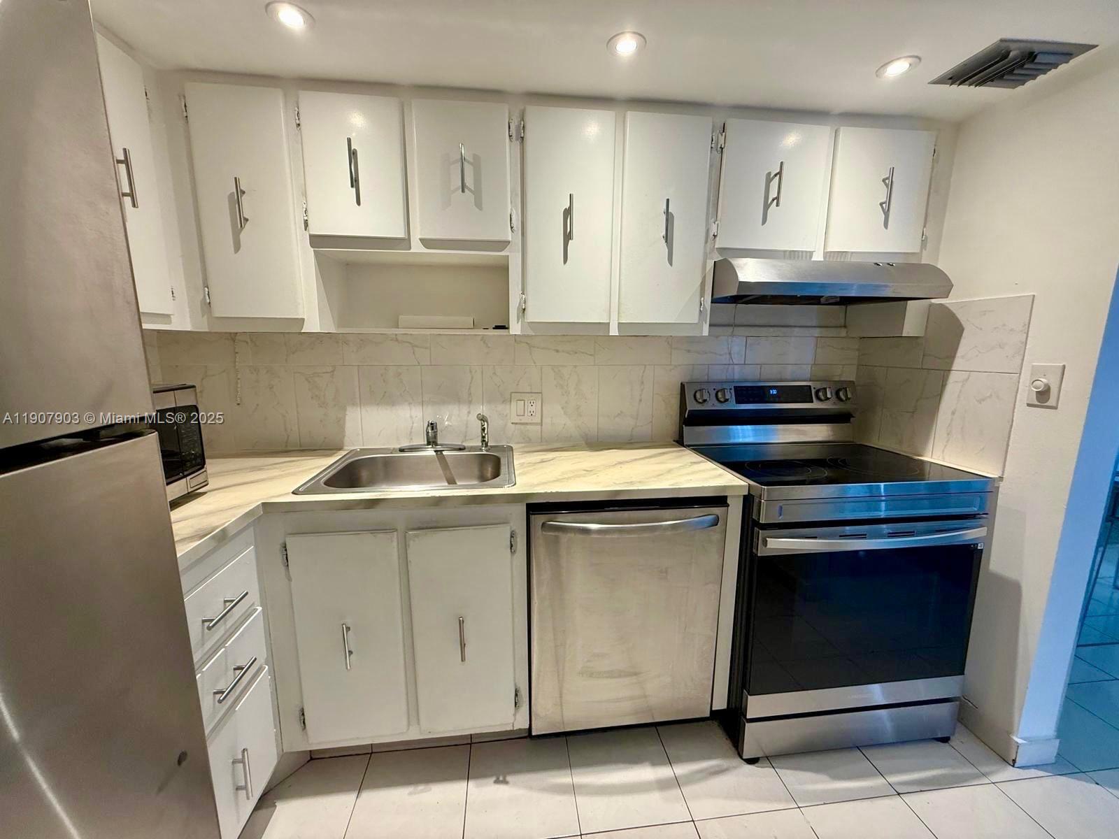 Photo of 20301 Country Club Dr #1421, Aventura, Florida, 33180 -