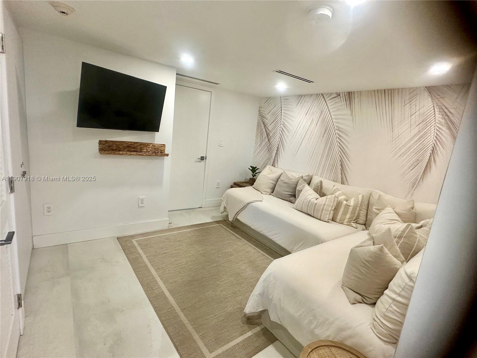 2005 2 / 2 1603 sq. ft. $ 2025-11-04 0 Photo