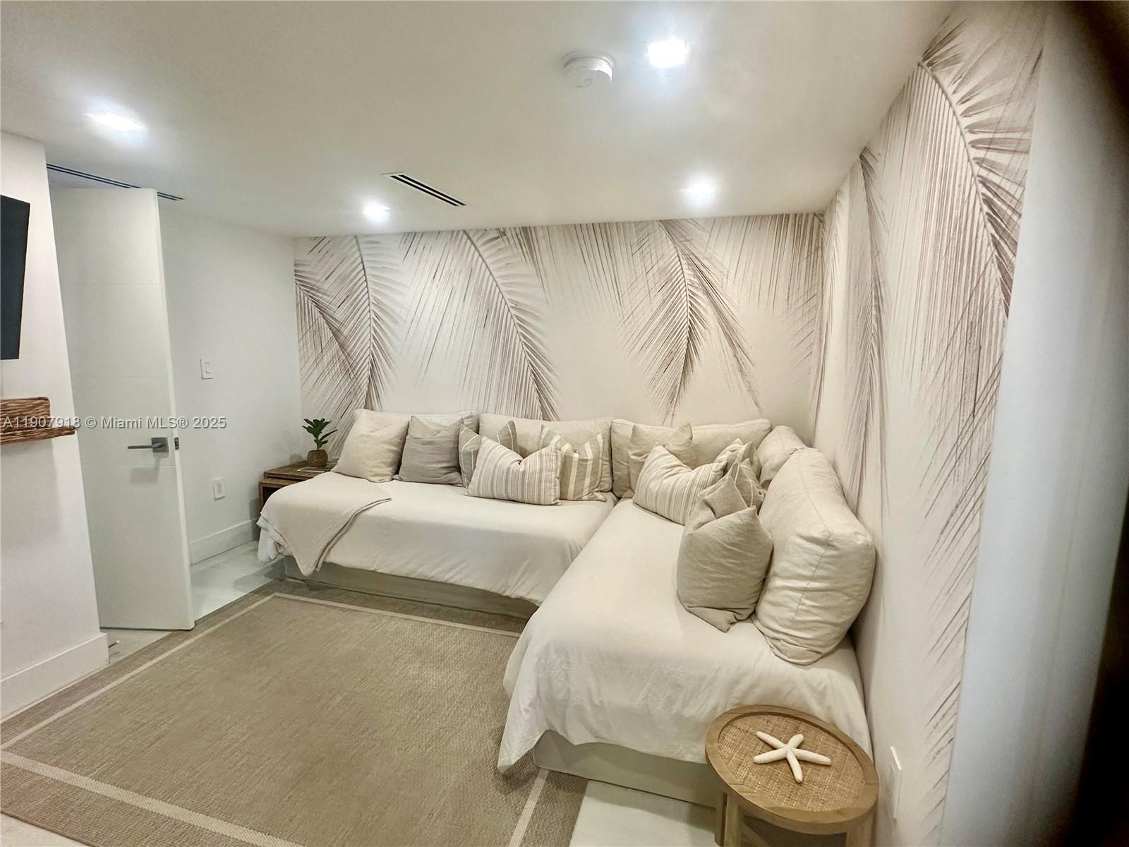 2005 2 / 2 1603 sq. ft. $ 2025-11-04 0 Photo