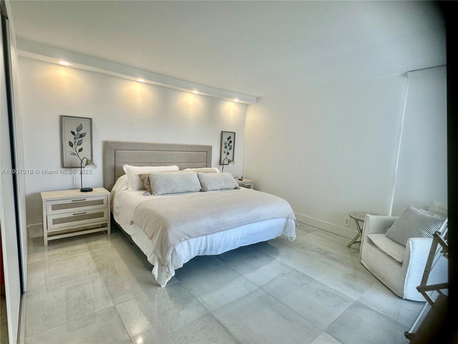 2005 2 / 2 1603 sq. ft. $ 2025-11-04 0 Photo