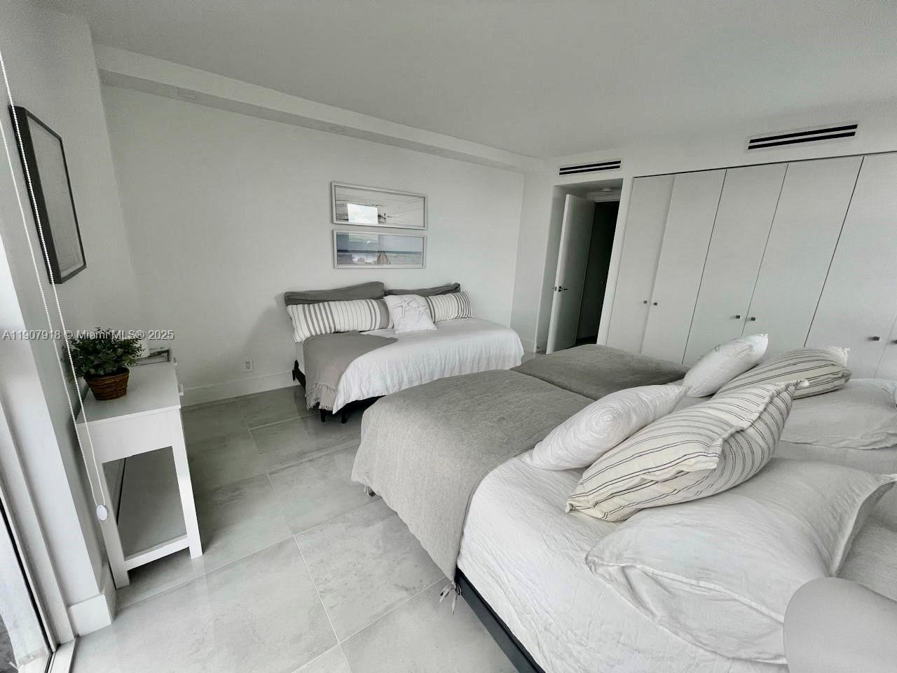 2005 2 / 2 1603 sq. ft. $ 2025-11-04 0 Photo