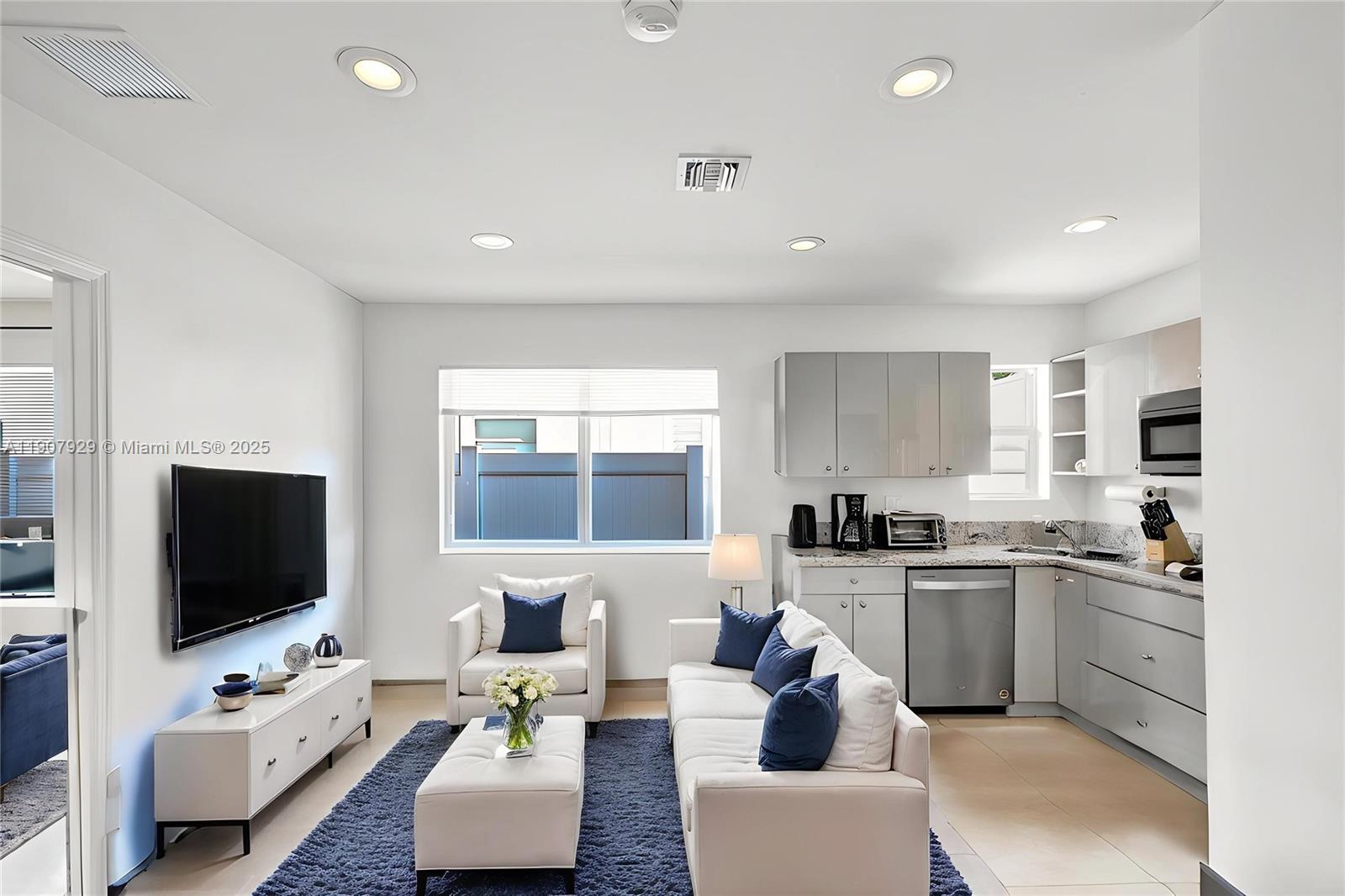 See details / 1700 sq. ft. $ 2025-11-04 0 Photo