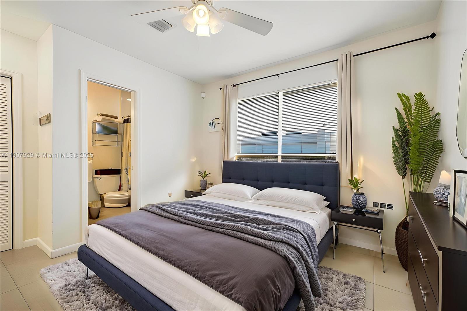 See details / 1700 sq. ft. $ 2025-11-04 0 Photo