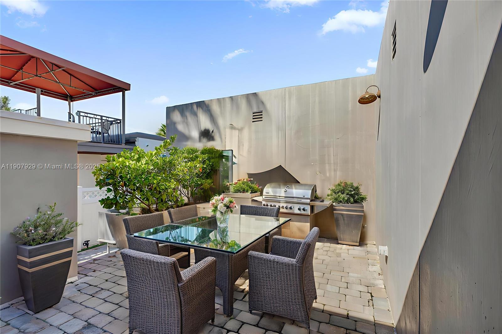 See details / 1700 sq. ft. $ 2025-11-04 0 Photo