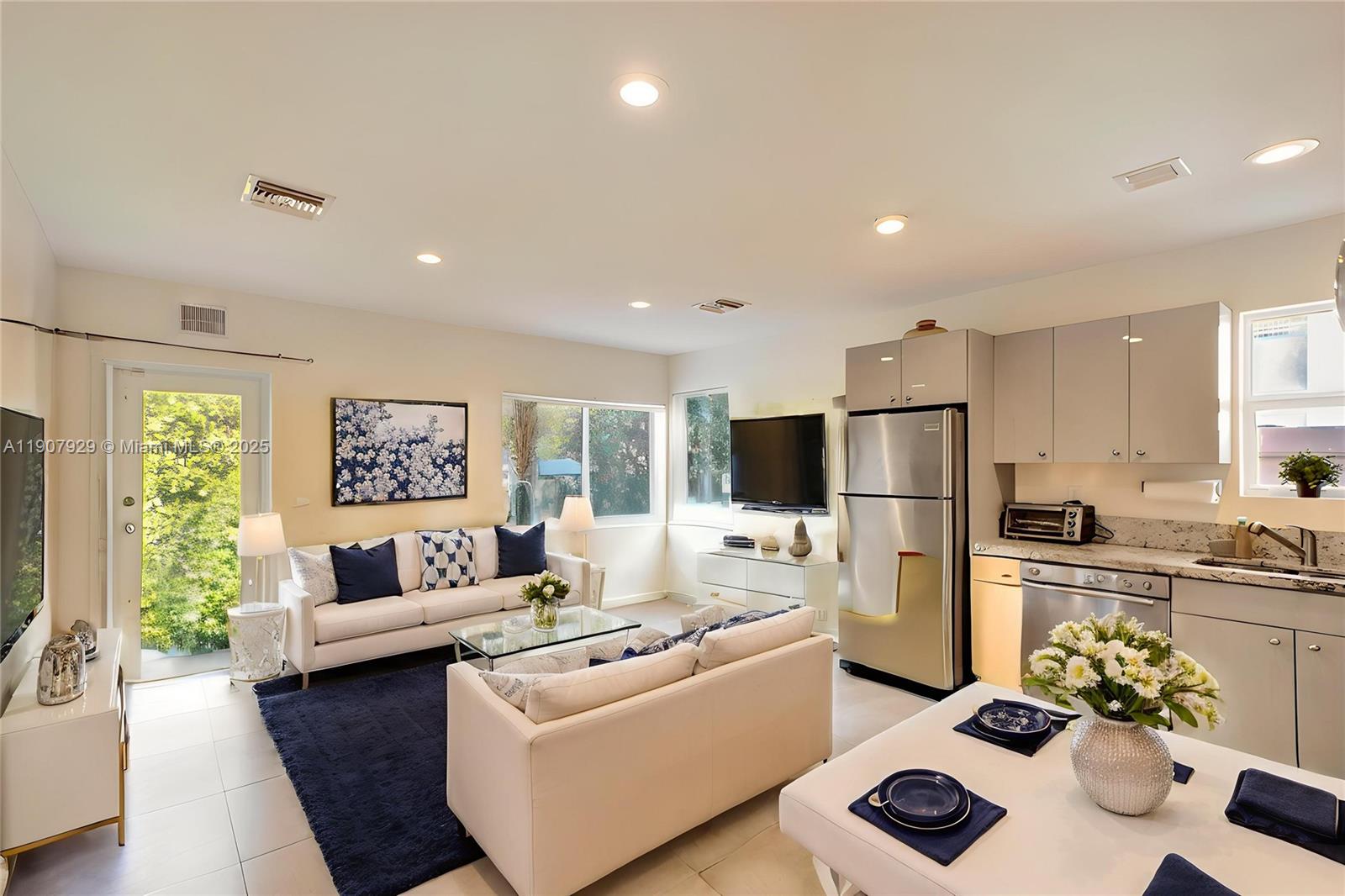 See details / 1700 sq. ft. $ 2025-11-04 0 Photo