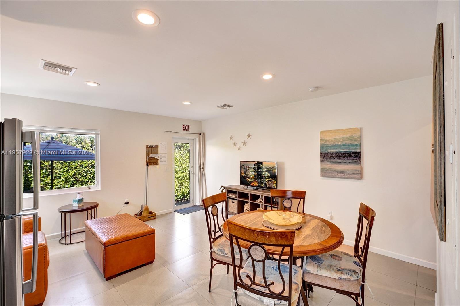 See details / 1700 sq. ft. $ 2025-11-04 0 Photo