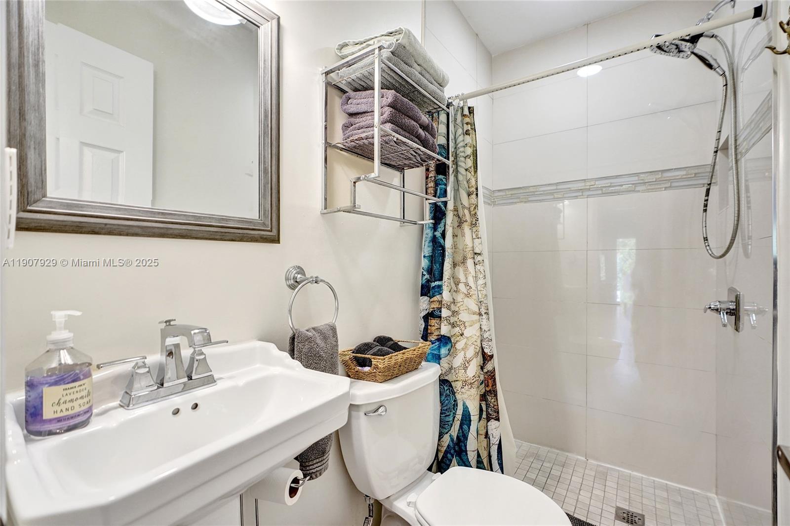 See details / 1700 sq. ft. $ 2025-11-04 0 Photo