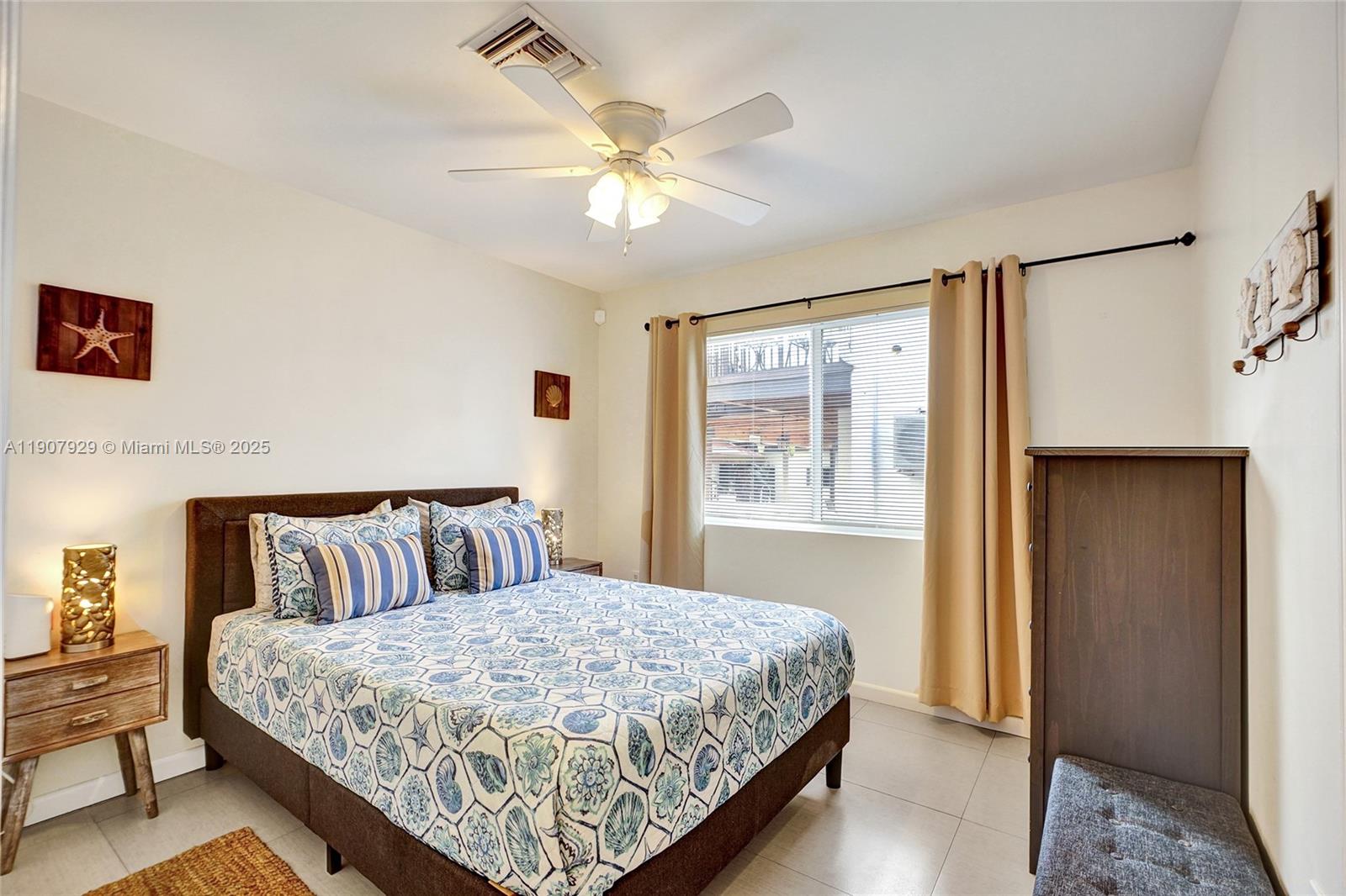 See details / 1700 sq. ft. $ 2025-11-04 0 Photo