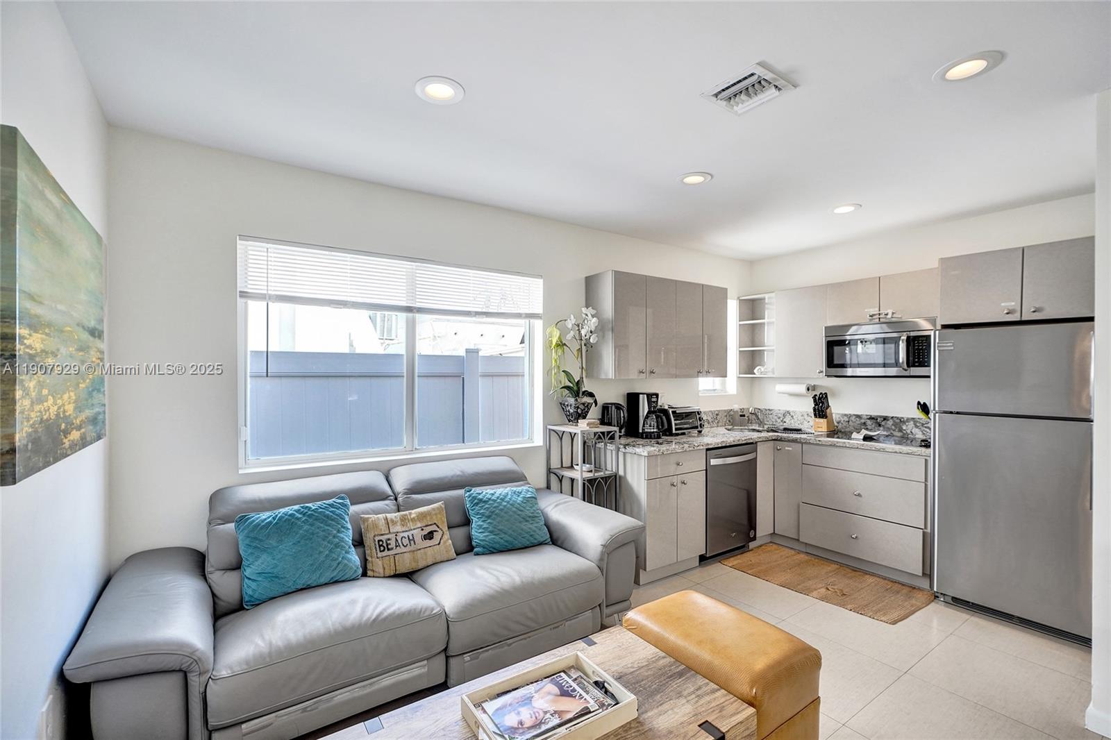 See details / 1700 sq. ft. $ 2025-11-04 0 Photo