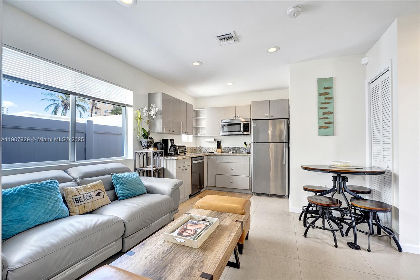 See details / 1700 sq. ft. $ 2025-11-04 0 Photo