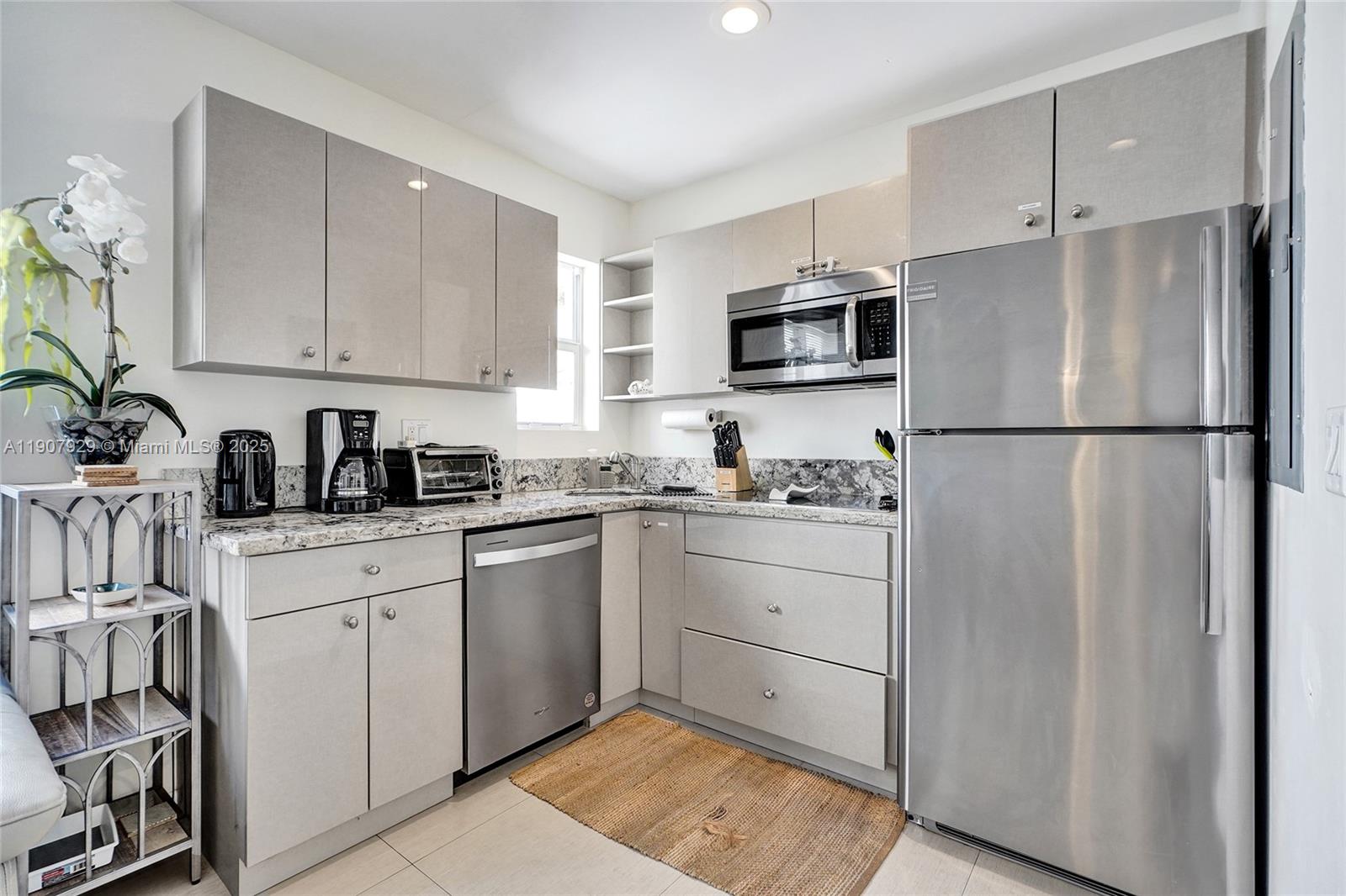 See details / 1700 sq. ft. $ 2025-11-04 0 Photo