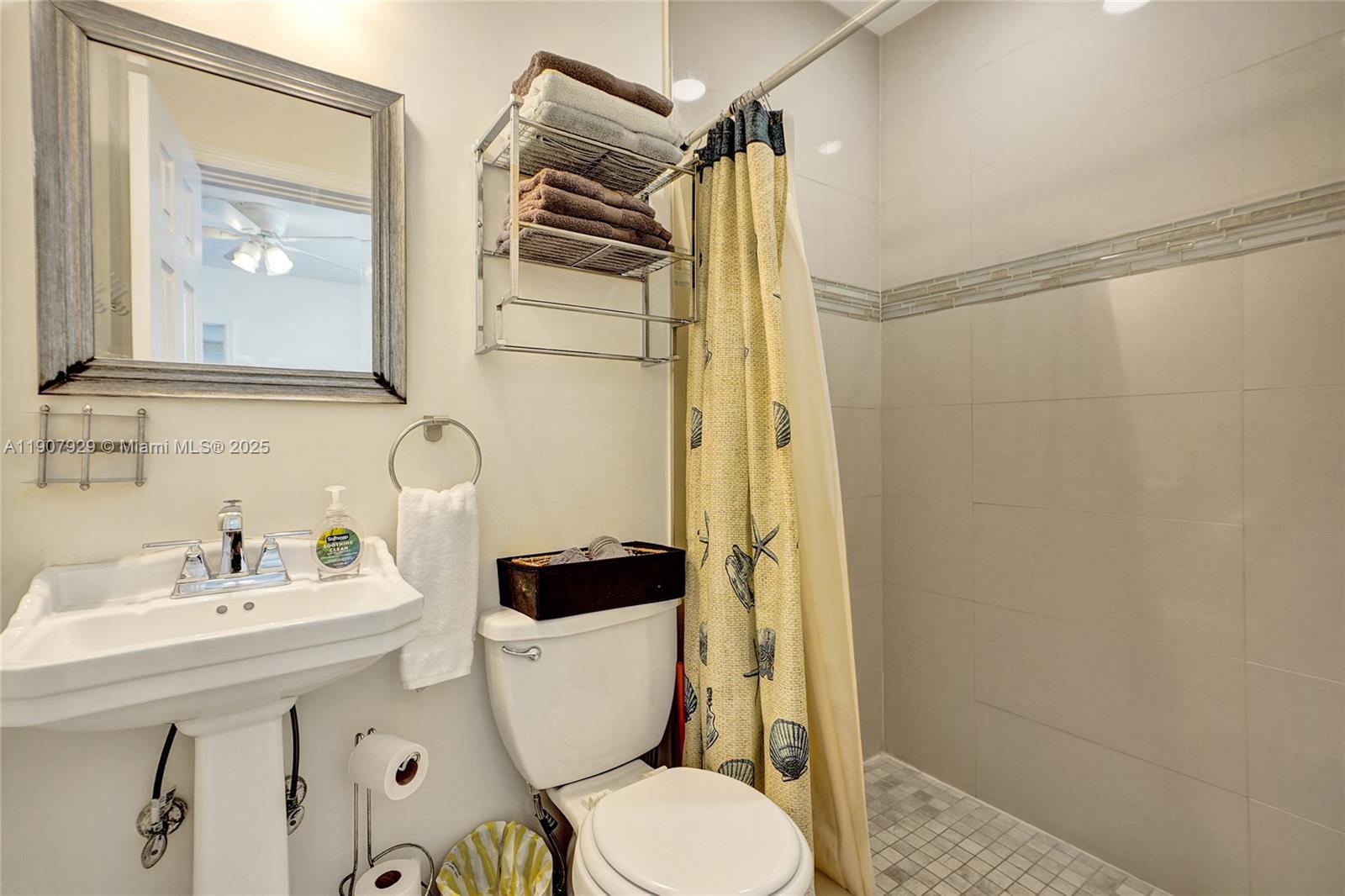 See details / 1700 sq. ft. $ 2025-11-04 0 Photo