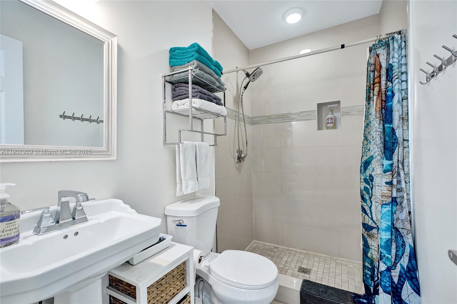 See details / 1700 sq. ft. $ 2025-11-04 0 Photo